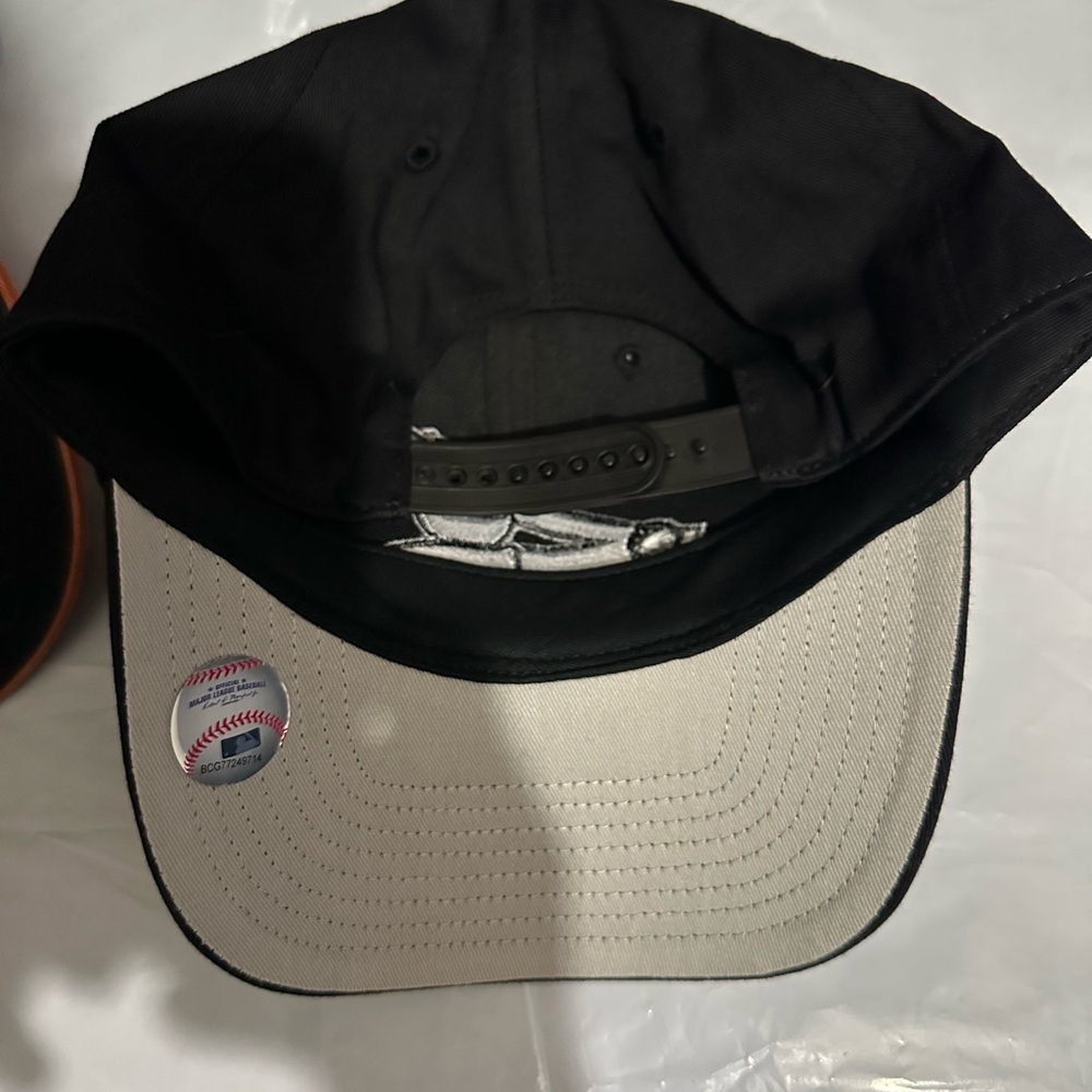 Lot of Adjustable Hats- MLB, Orvis, Levi’s - Picture 11 of 11